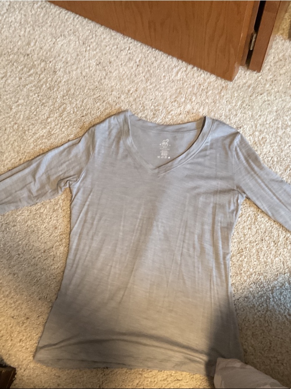 Women’s Long Sleeve V-Neck Tee - Light Gray